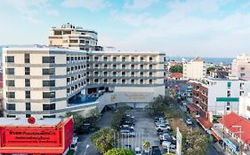 City Beach Resort